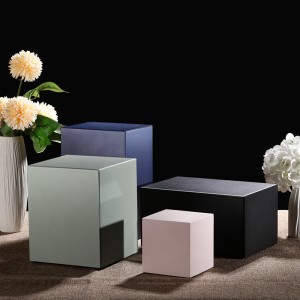 Bình kim loại đen cho người