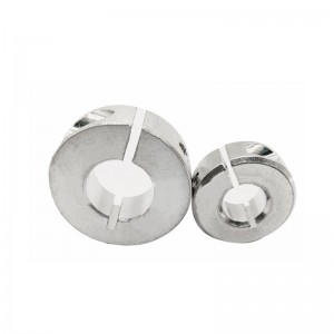 Máy xẻ mô hình CNC đang xử lý các móc nhôm khóa chặt