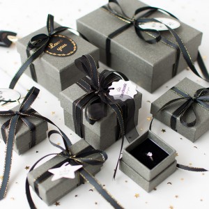 Tùy chỉnh thủ công giấy bìa cứng trang sức bao bì cho mặt dây chuyền