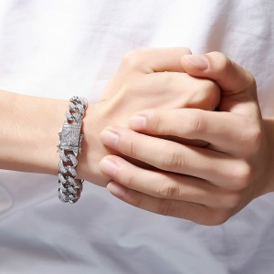 Vòng đeo tay hip-hop