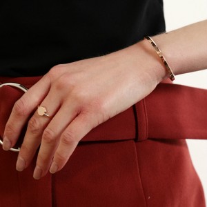 Vòng đeo tay bằng thép không gỉ