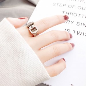 Nhẫn kim loại gió mát