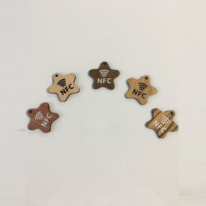 Thẻ hình dạng đặc biệt bằng gỗ