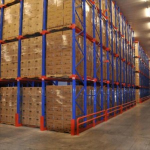 Lái xe trong hệ thống giá đỡ