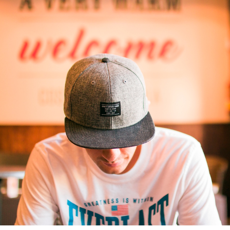 Sự khác biệt giữa Snapbacks và Trucker Mũ là gì