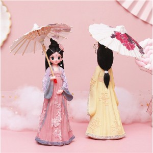 Cô gái xinh đẹp với chiếc ô