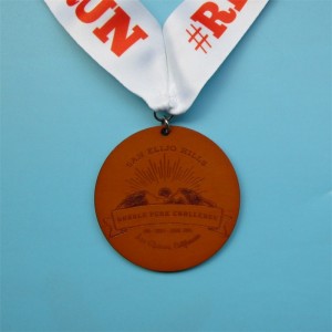 Khắc gỗ thô với ruy băng lụa