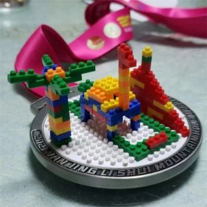 Huy chương thể thao và ruy băng để bơi bóng chuyền vận hành bóng chuyền