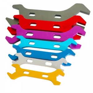 Một chiếc cờ lê đặt một chiếc cờ lê cành cờ lê bằngnhôm hai đầu