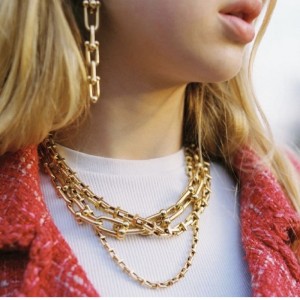 Chuỗi dây chuyền dàynữ Châu Âu và Hoa Kỳ Ins Light Light Sang trọng Chuỗi Xuất cổ Horseshoe Buckle Buckle