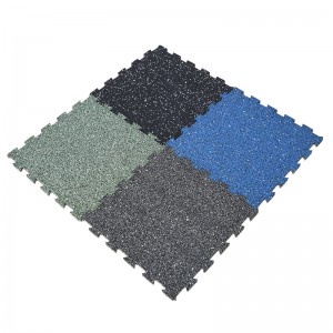 Thảm cao su lồng vàonhau