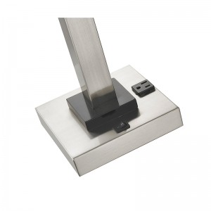 Đèn bàn trong đầu giường ở phòng khách