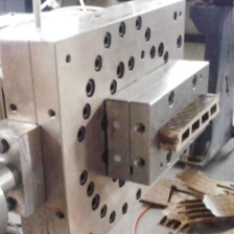 khuôn đùnnhựa với gỗ PE