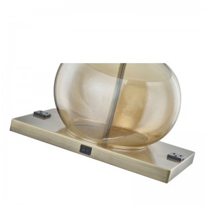 Đại sứ quán Suites Hotel Amber Glass Table Đèn với/off Rocker Switch, hai cửa hàng thuận tiện tại phòng khách của khách sạn