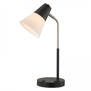 Đèn bàn khách sạn Hampton Inn với một công tắc rocker/off và một cửa hàng tiện lợi tại phòng khách của khách sạn