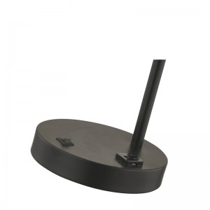 Đèn bàn khách sạn Hampton Inn với một công tắc rocker/off và một cửa hàng tiện lợi tại phòng khách của khách sạn