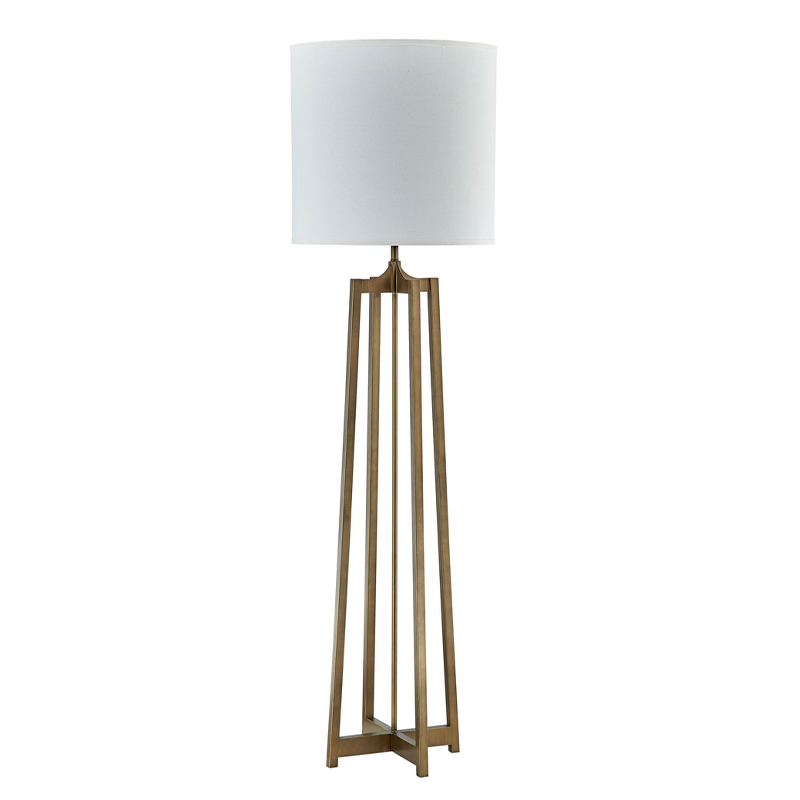 Sofa khách sạn Hyatt bên cạnh đèn sàn với hoàn thiện vàng cổ tại phòng khách