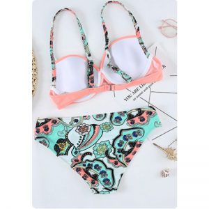 In cộng với kích thước đồ bơi bikini gợi cảm