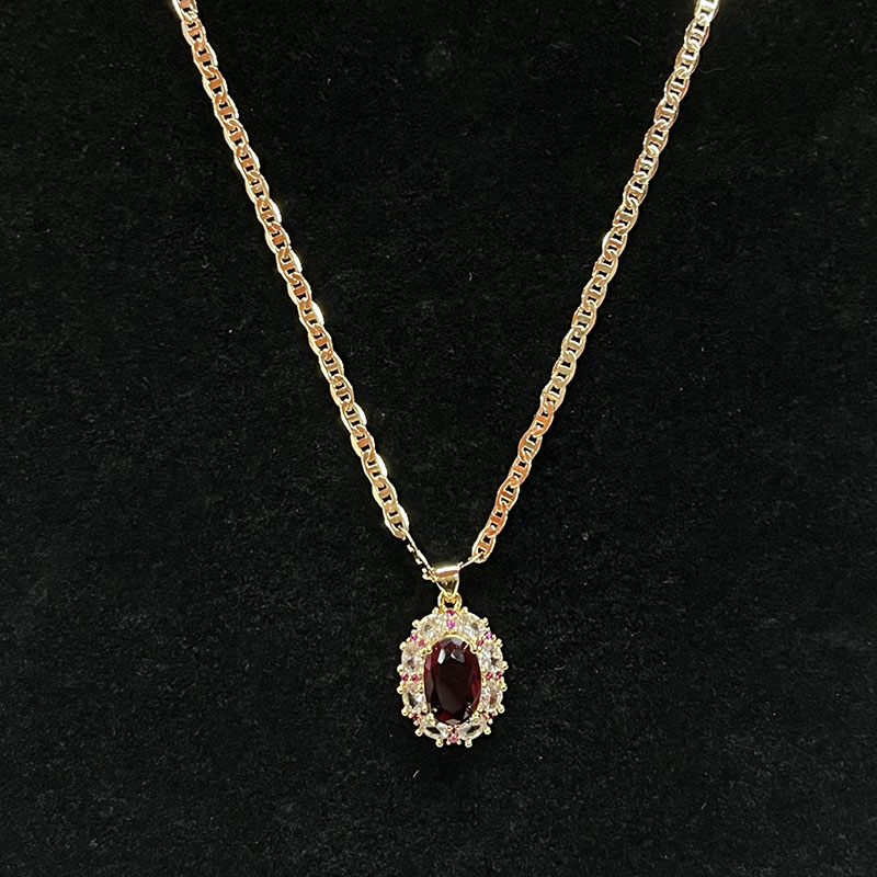 Vòng cổ Halo Royal Ruby với kim cương & Các điểmnhấn màu hồng sapphire trên chuỗi vàng 14k