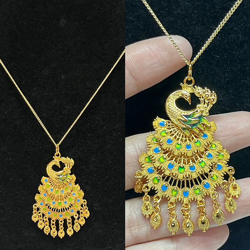 Vàng 18K sang trọng-Vòng cổ mặt dây chuyền con công bằng tay-Sơn chi tiết men và bùa vàng lủng lẳng cho phụnữ