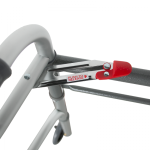 Người đi bộ gấp với bánh xe